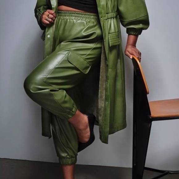 Eloquii Green Vegan Leather Cargo Jogger Pants Pull On Size 24 Q - Picture 1 of 10